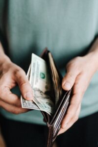 How to save money on moving day